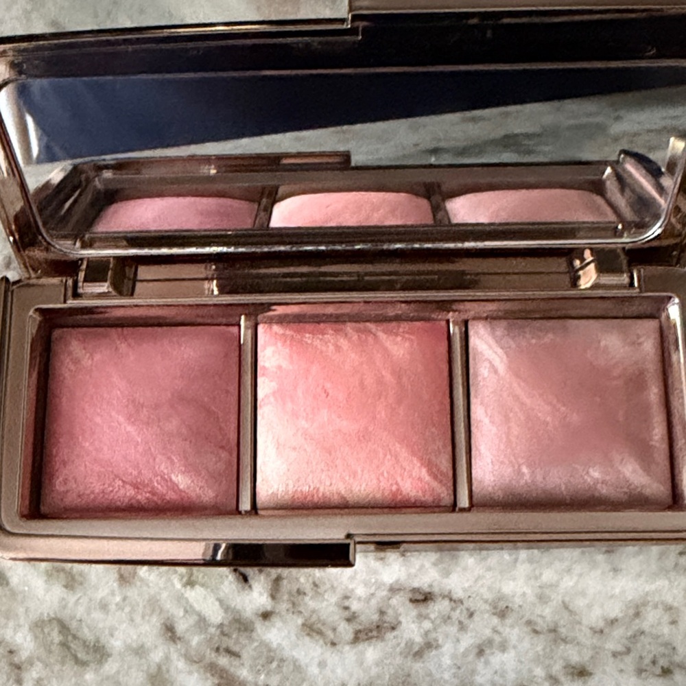 Hourglass Ambient Lighting Palette in Gold Case